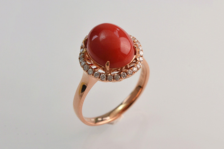 18K金(jīn)鑲嵌紅珊瑚戒指